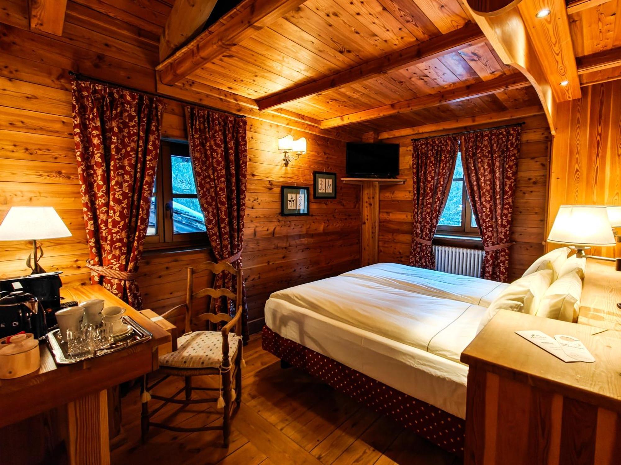 Hotel Breithorn Champoluc Buitenkant foto