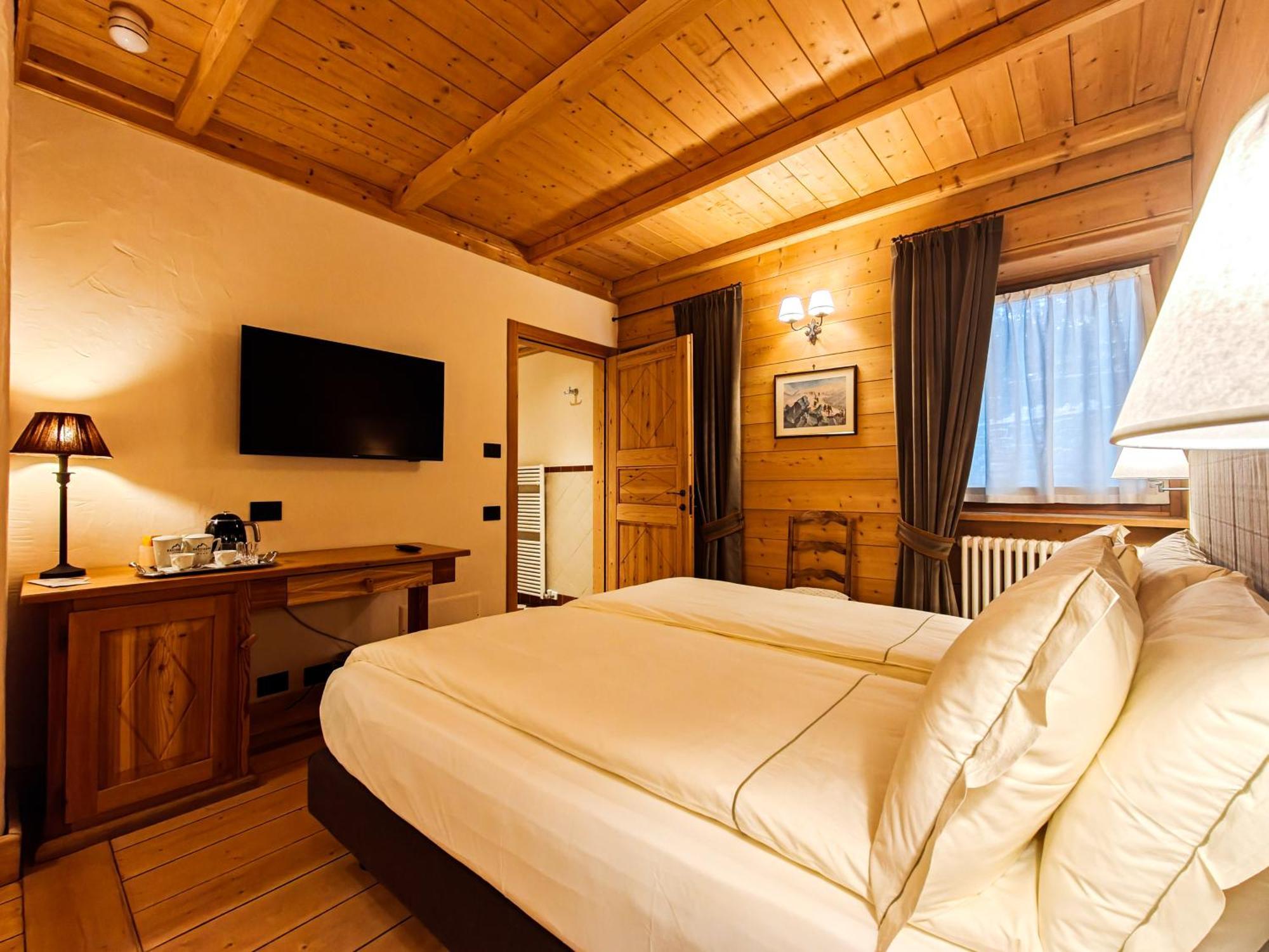 Hotel Breithorn Champoluc Buitenkant foto