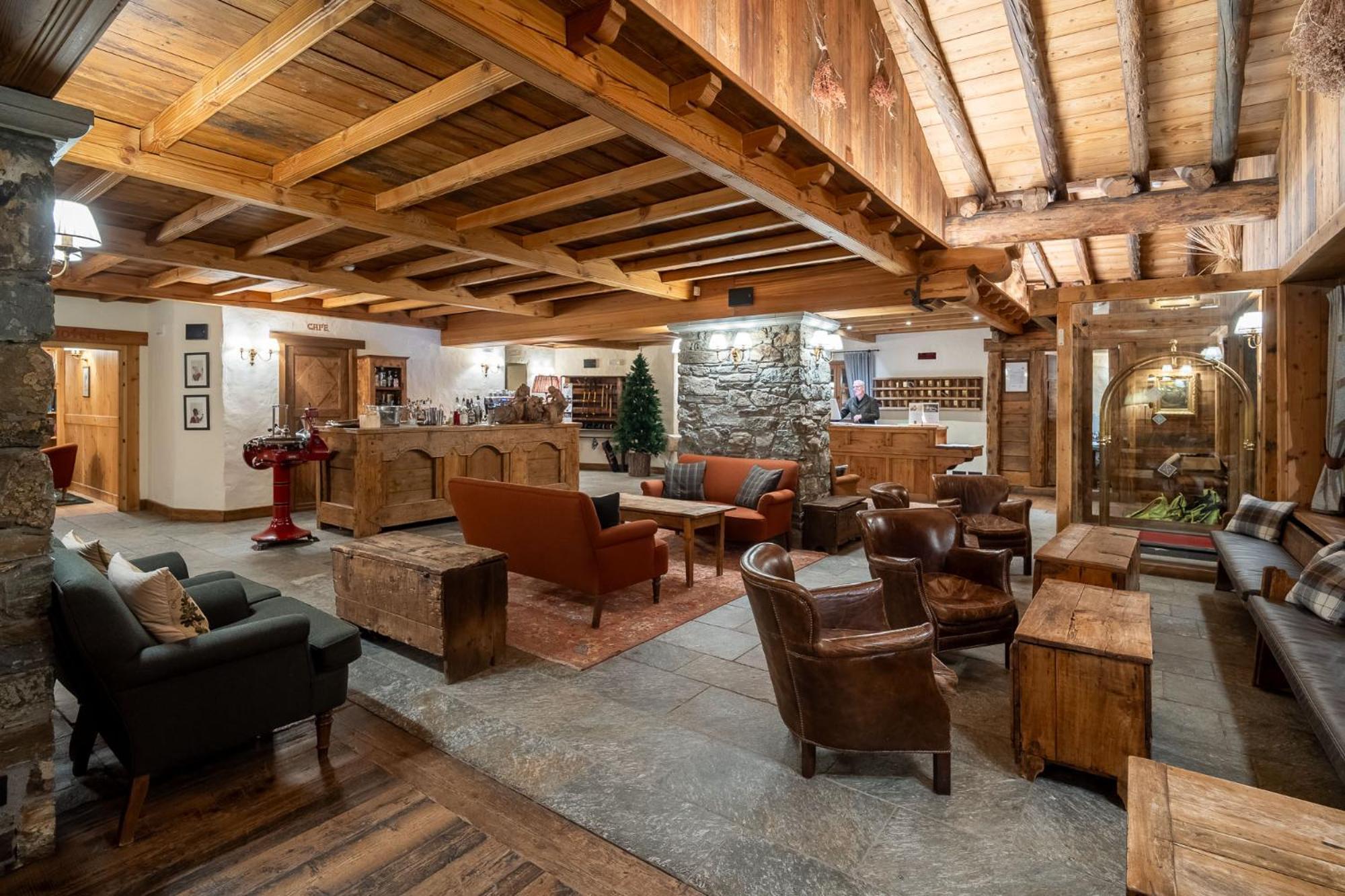 Hotel Breithorn Champoluc Buitenkant foto